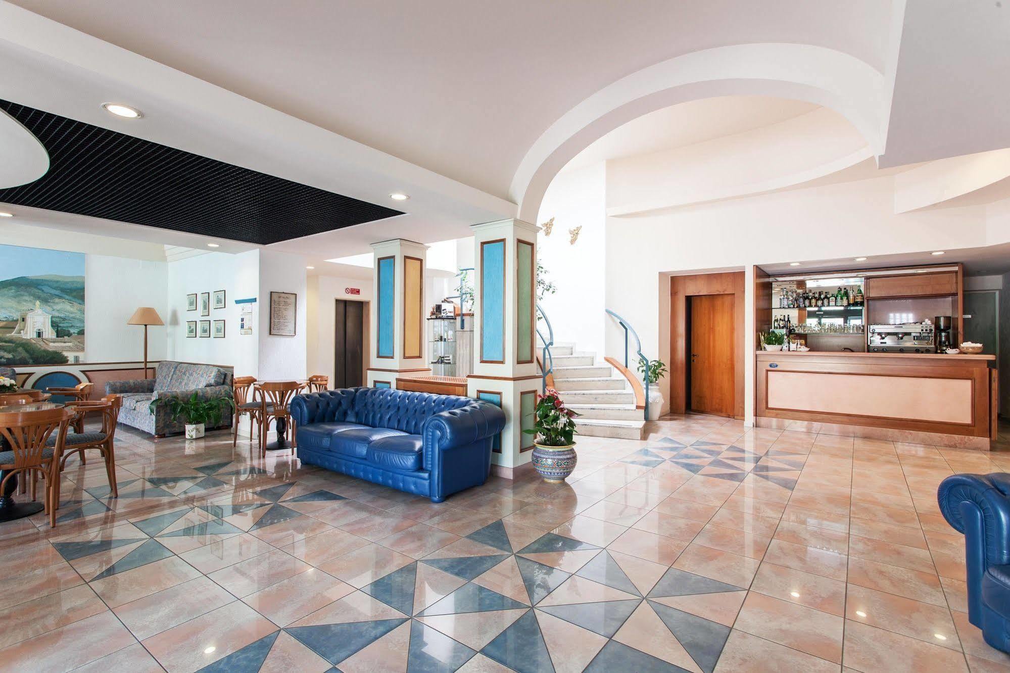 Hotel Los Angeles Ассізі Екстер'єр фото