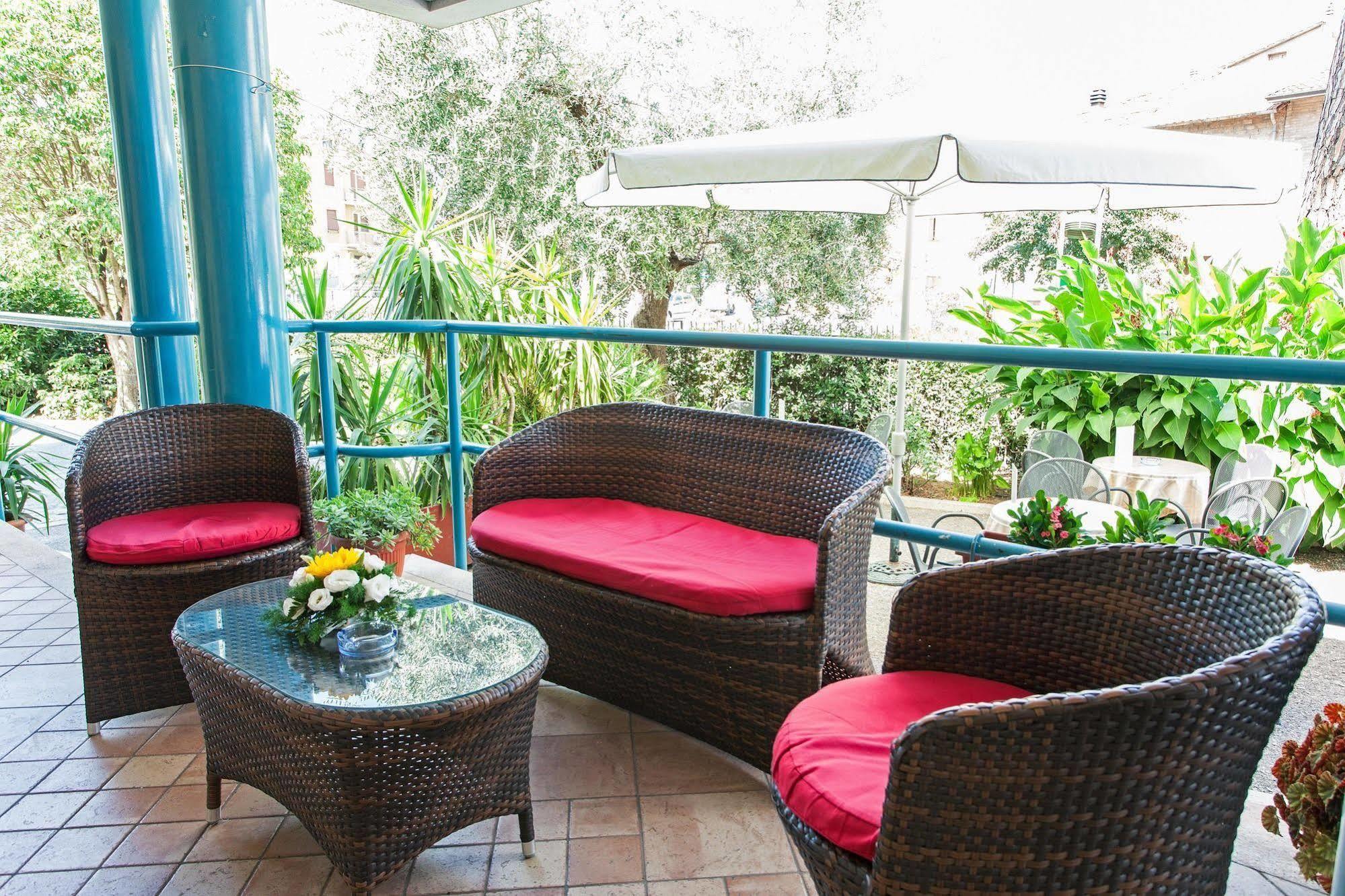 Hotel Los Angeles Ассізі Екстер'єр фото